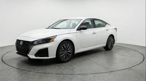 Glacier White 2025 Nissan Altima SV FWD