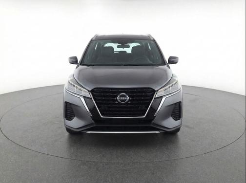 Gun Metallic 2024 Nissan Kicks SV