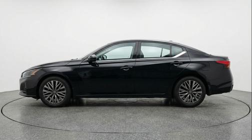 Super Black 2025 Nissan Altima SV FWD