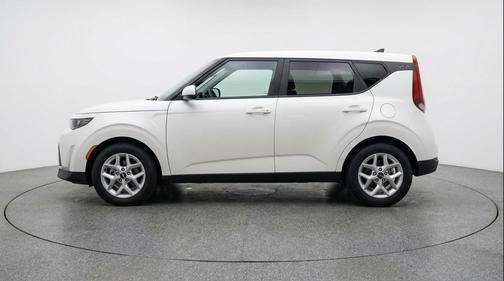 Snow White Pearl 2025 Kia Soul LX