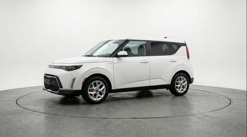 Snow White Pearl 2025 Kia Soul LX