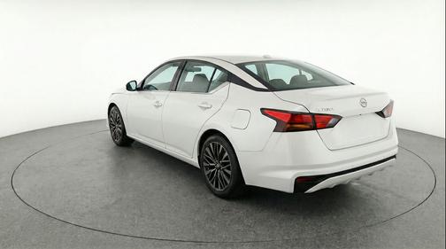 Pearl White Tricoat 2025 Nissan Altima SV FWD