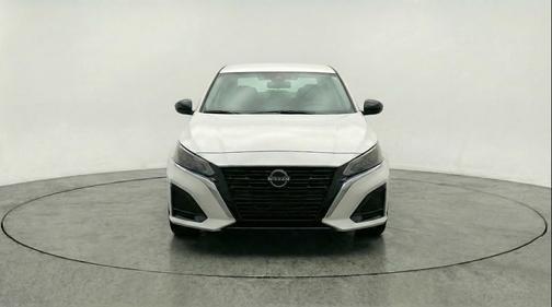 Pearl White Tricoat 2025 Nissan Altima SV FWD