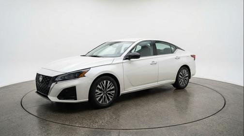 Pearl White Tricoat 2025 Nissan Altima SV FWD
