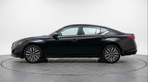 Super Black 2025 Nissan Altima SV FWD