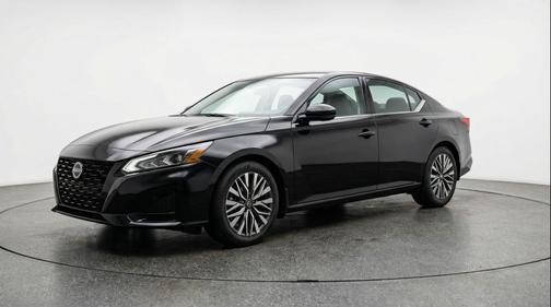 Super Black 2025 Nissan Altima SV FWD