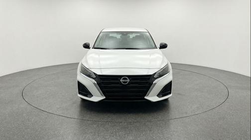 Glacier White 2025 Nissan Altima SV FWD