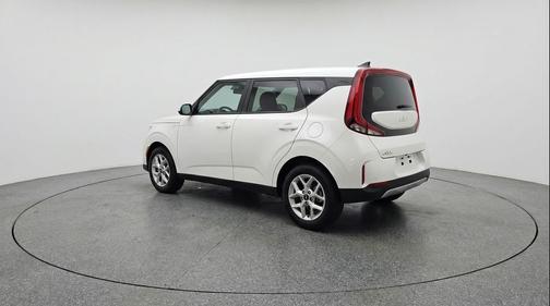 Snow White Pearl 2025 Kia Soul LX