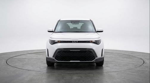 Snow White Pearl 2025 Kia Soul LX