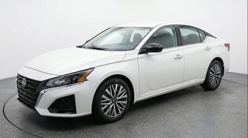 Glacier White 2025 Nissan Altima SV FWD