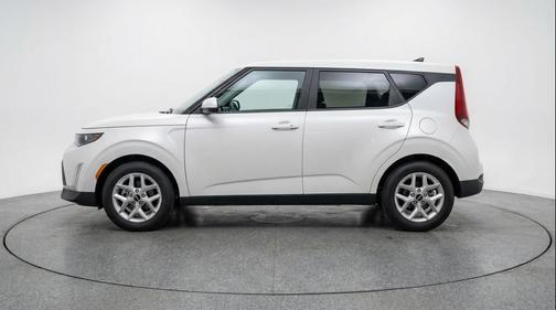Snow White Pearl 2025 Kia Soul LX