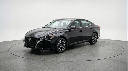Super Black 2025 Nissan Altima SV FWD