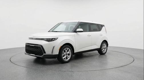 Snow White Pearl 2025 Kia Soul LX