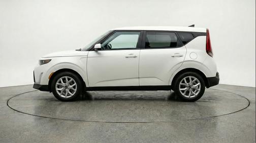 Snow White Pearl 2025 Kia Soul LX