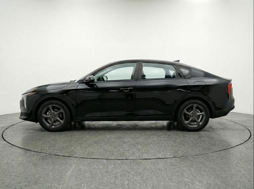 Aurora Black Pearl 2025 Kia K4 LXS