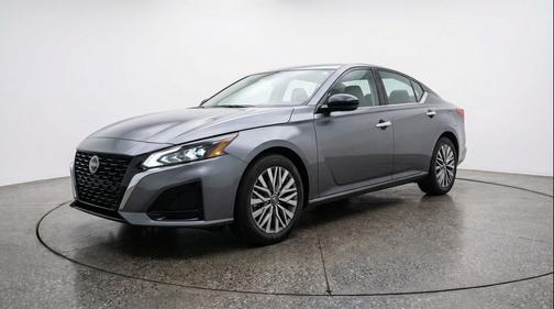 Gun Metallic 2025 Nissan Altima SV FWD