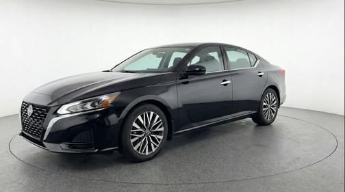 Super Black 2025 Nissan Altima SV FWD
