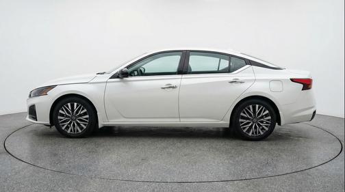 Glacier White 2025 Nissan Altima SV FWD