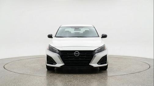 Glacier White 2025 Nissan Altima SV FWD