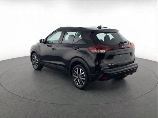 Super Black 2024 Nissan Kicks SV