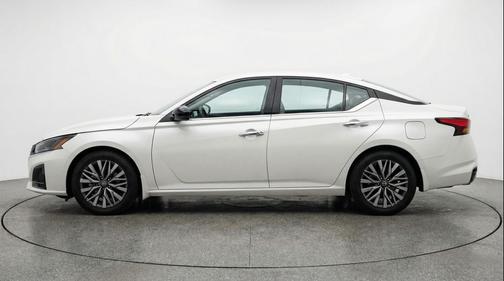 Pearl White Tricoat 2025 Nissan Altima SV FWD