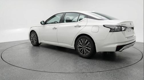 Pearl White Tricoat 2025 Nissan Altima SV FWD