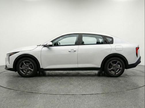 Snow White Pearl 2025 Kia K4 LXS