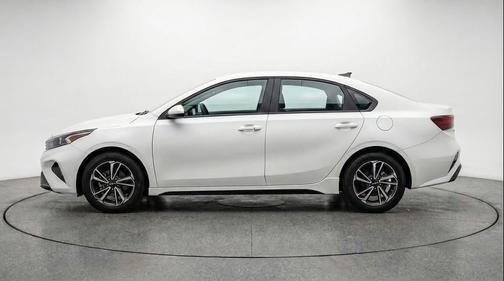 Snow White Pearl 2024 Kia Forte LXS