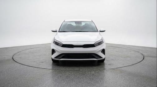 Snow White Pearl 2024 Kia Forte LXS