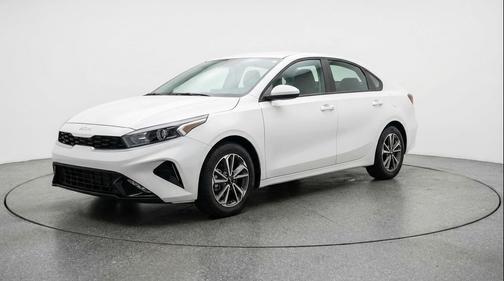 Snow White Pearl 2024 Kia Forte LXS