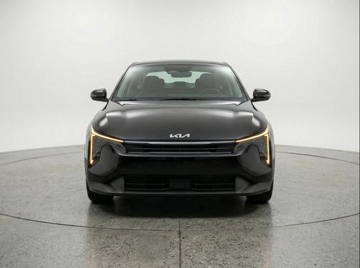 Aurora Black Pearl 2025 Kia K4 LXS