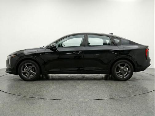 Aurora Black Pearl 2025 Kia K4 LXS