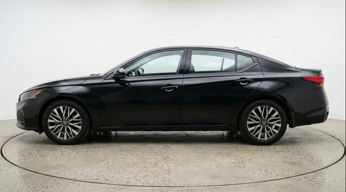 Super Black 2025 Nissan Altima SV FWD