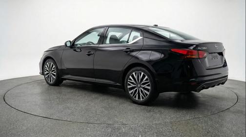 Super Black 2025 Nissan Altima SV FWD