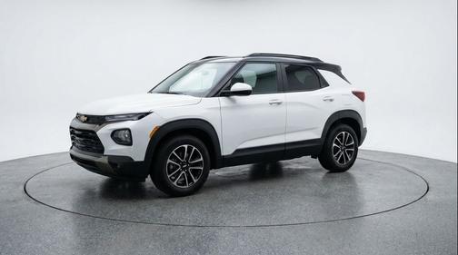Summit White 2025 Chevrolet Trailblazer LT