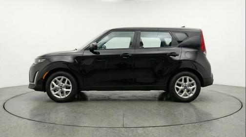 Fusion Black 2025 Kia Soul LX