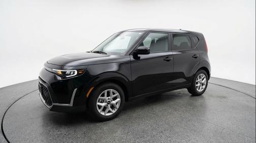 Fusion Black 2025 Kia Soul LX