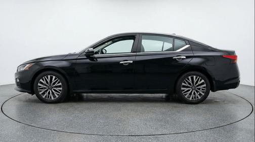 Super Black 2025 Nissan Altima SV FWD