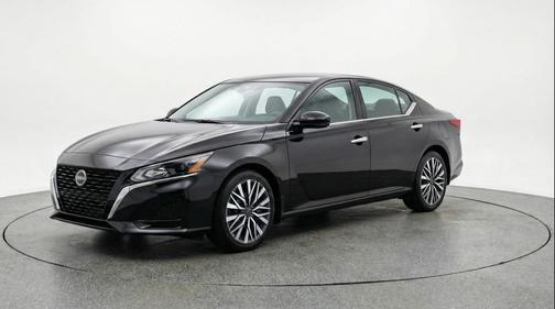 Super Black 2025 Nissan Altima SV FWD