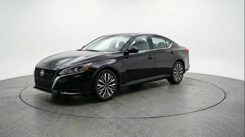 Super Black 2025 Nissan Altima SV FWD