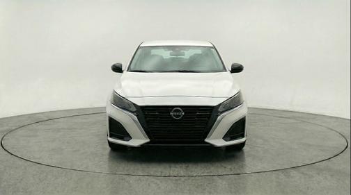 Pearl White Tricoat 2025 Nissan Altima SV FWD