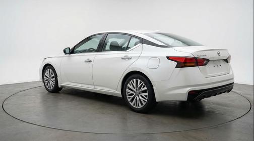Pearl White Tricoat 2025 Nissan Altima SV FWD