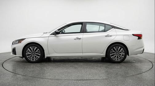Pearl White Tricoat 2025 Nissan Altima SV FWD