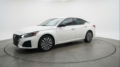 Pearl White Tricoat 2025 Nissan Altima SV FWD