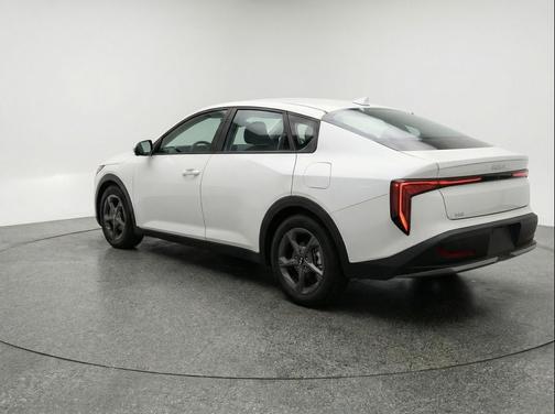 Snow White Pearl 2025 Kia K4 LXS