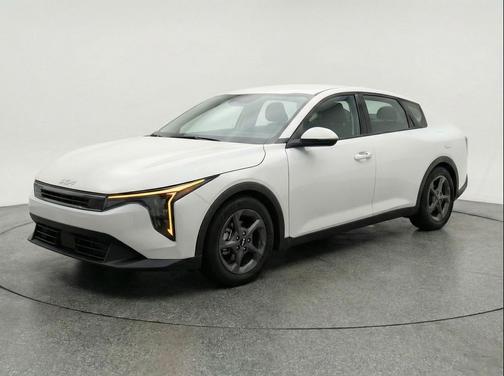 Snow White Pearl 2025 Kia K4 LXS
