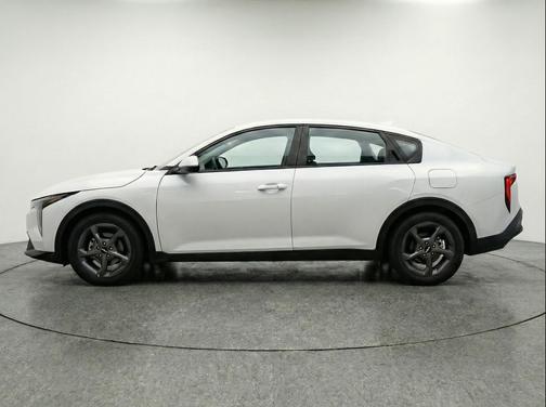 Snow White Pearl 2025 Kia K4 LXS