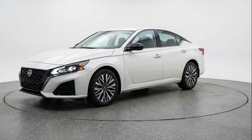 Pearl White Tricoat 2025 Nissan Altima SV FWD