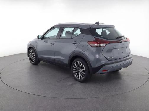Boulder Gray Pearl 2024 Nissan Kicks SV