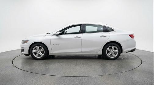 Summit White 2024 Chevrolet Malibu FWD 1LT